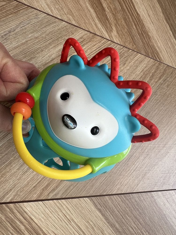 Zabawki dla maluszka: jeż skip hop, książeczki MOM'S CARE i IKEA