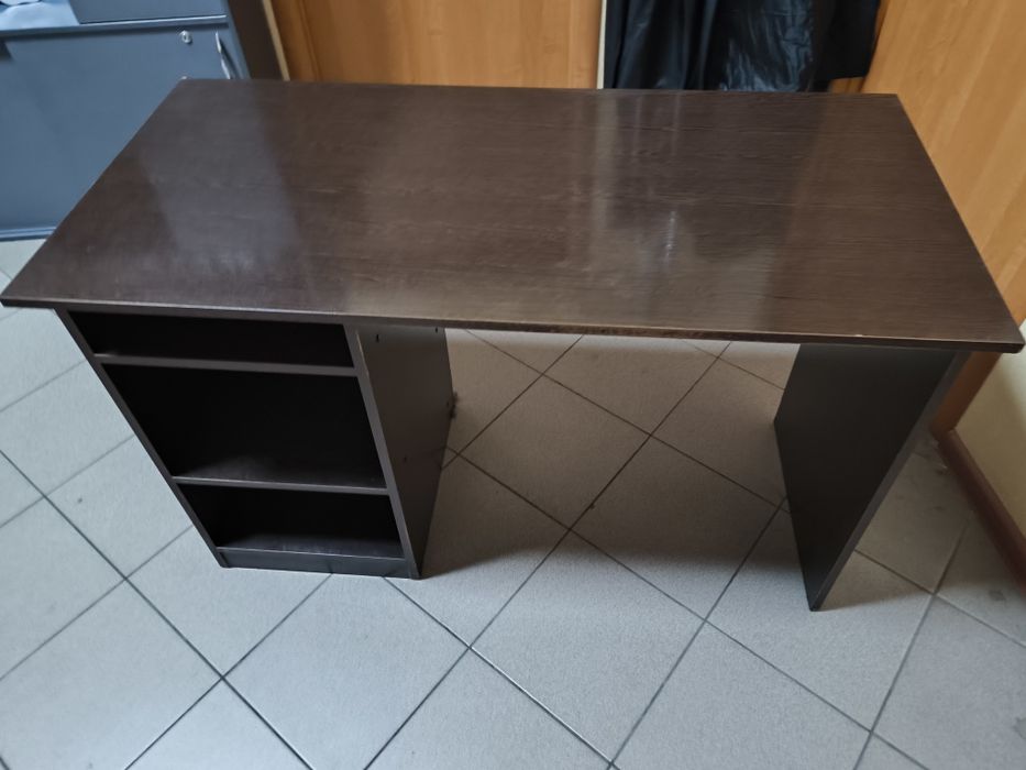 Продам стіл офісний / учбовий б/у колір венге