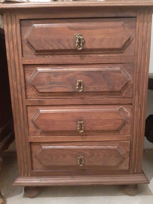 Várias mesinhas de cabeceira