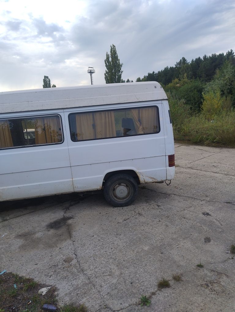 Продам бус пасажирський мерседес бенс100