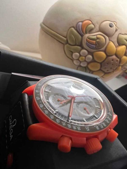 Omega x Swatch SO33O100 Lava HIT Jesiennej Kolekcji