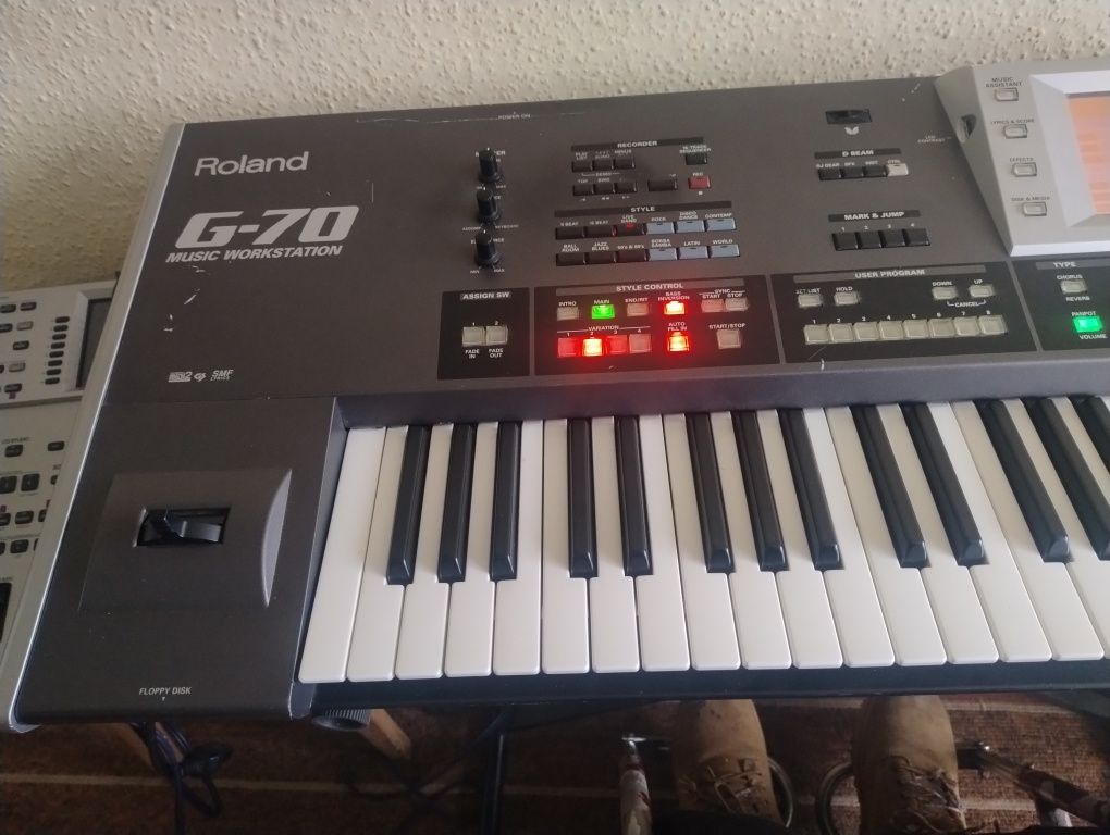 Roland G70  /Ketron/