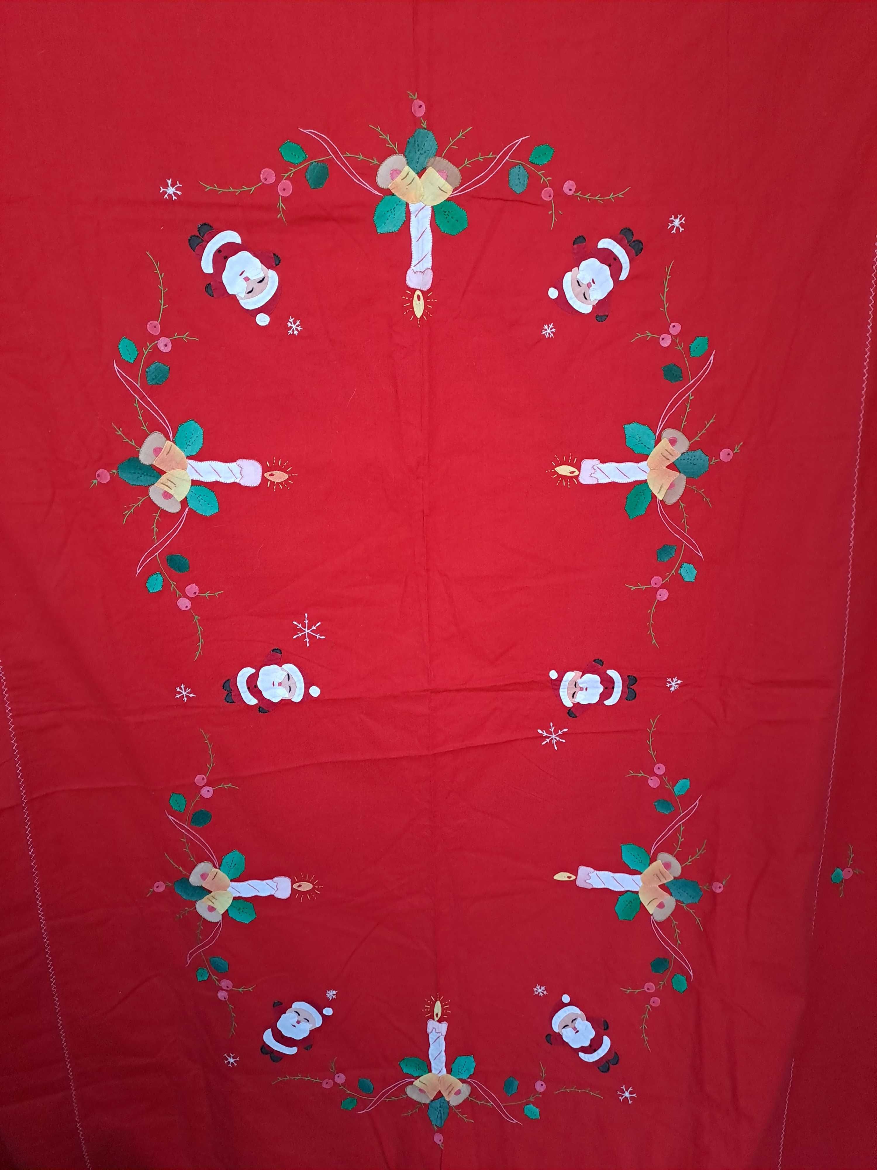 Duży świąteczny obrus klasyczna czerwień 175cm x 118cm