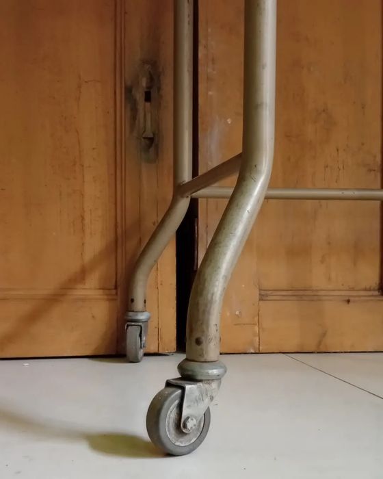 Secretária industrialilitar vintage antiga em metal