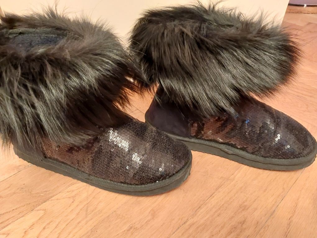 Buty ala Emu z prawdziwym lisem