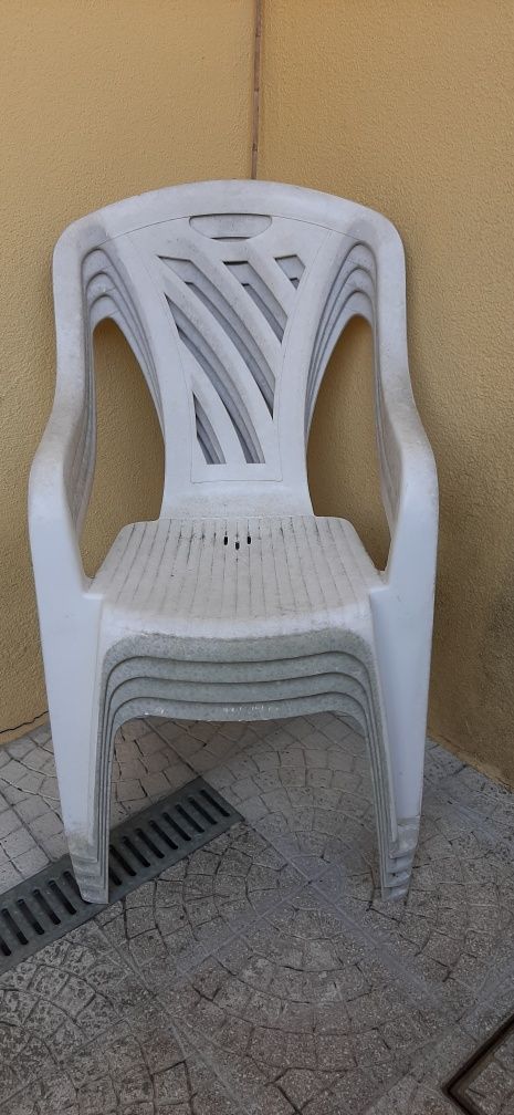 Cadeiras exterior brancas