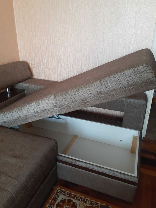 Продам угловой диван в отличном состоянии.