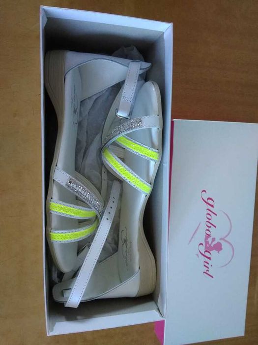 Босоніжки на дівчинку нові р.32