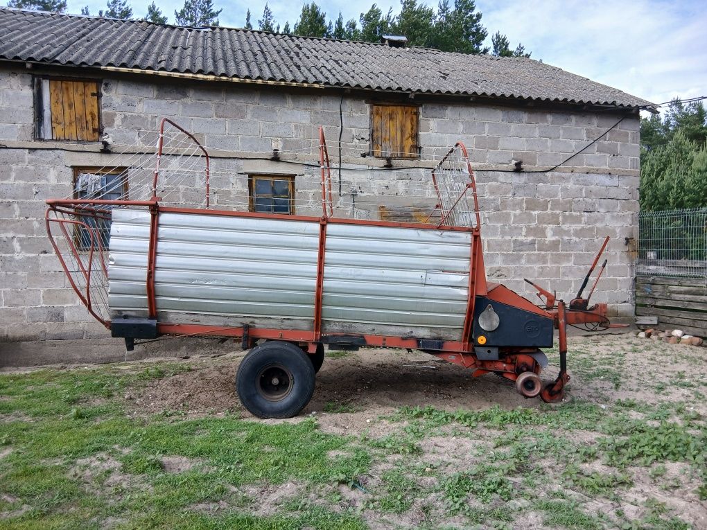 Przyczepa samozbierająca