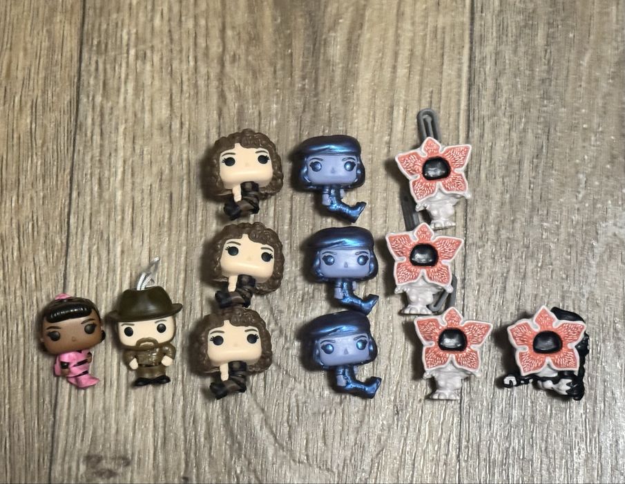 Продаю повторки kinder joy stranger things