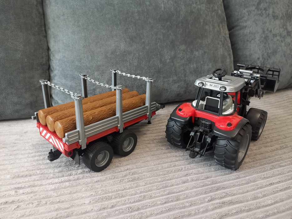 Трактор Massey Ferguson з ковшем та причіпом від Bruder