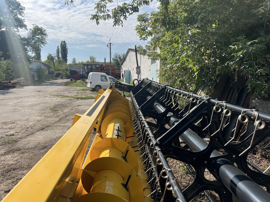 Продам жатку зернову NewHolland 6м, 20 фут