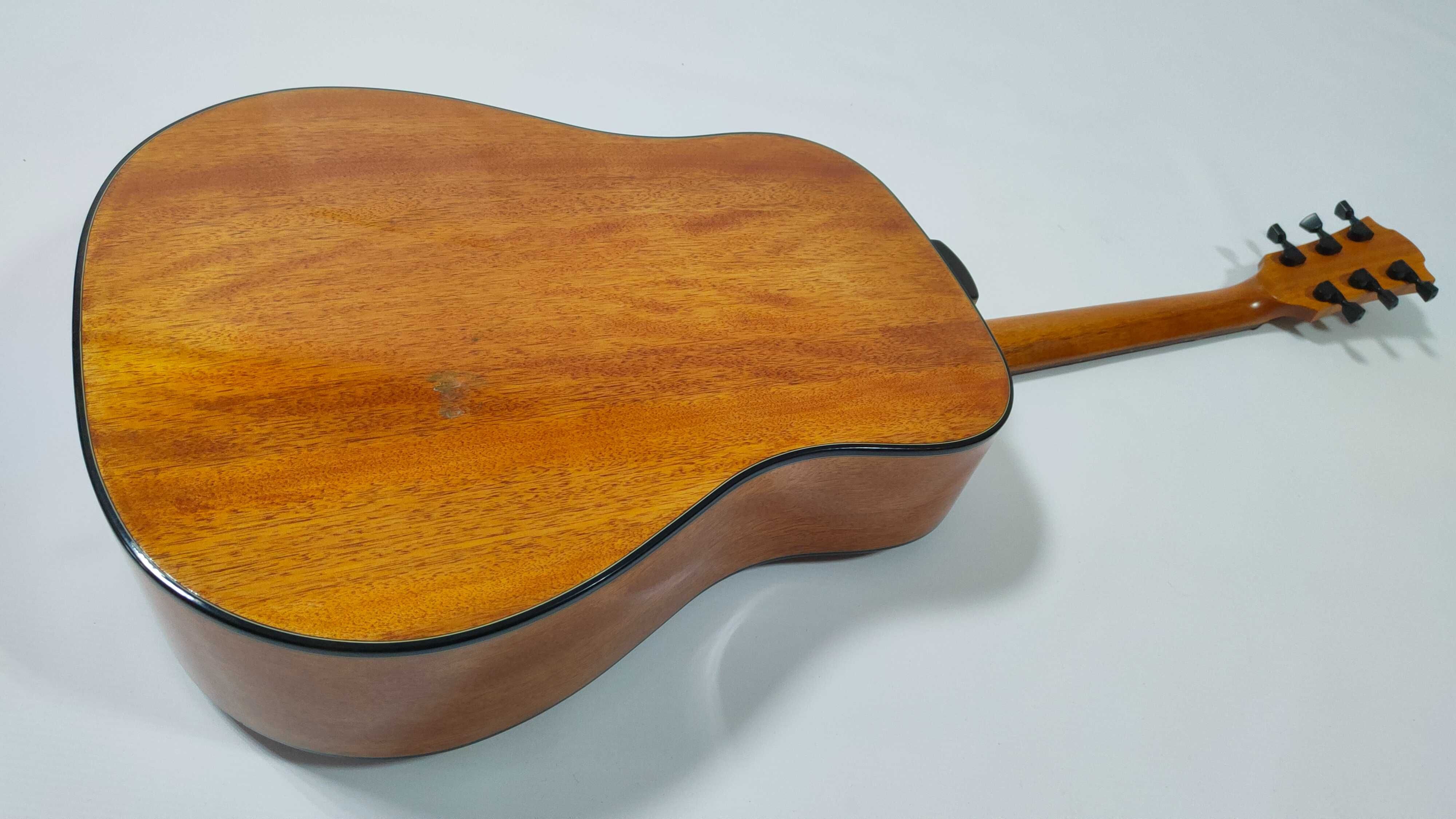 Gitara akustyczna LAG T66D