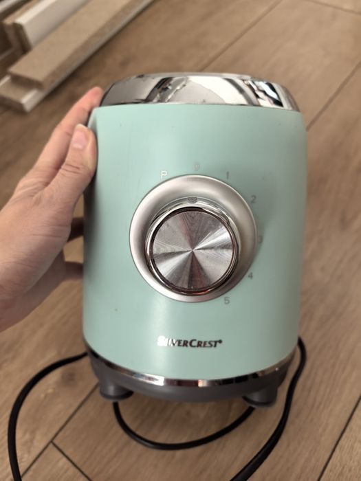 Blender Silver Crest