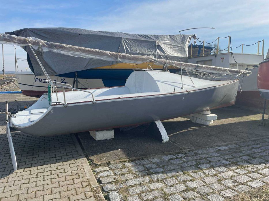 Żaglówka/Jacht żaglowy rekreacyjno-regatowy.