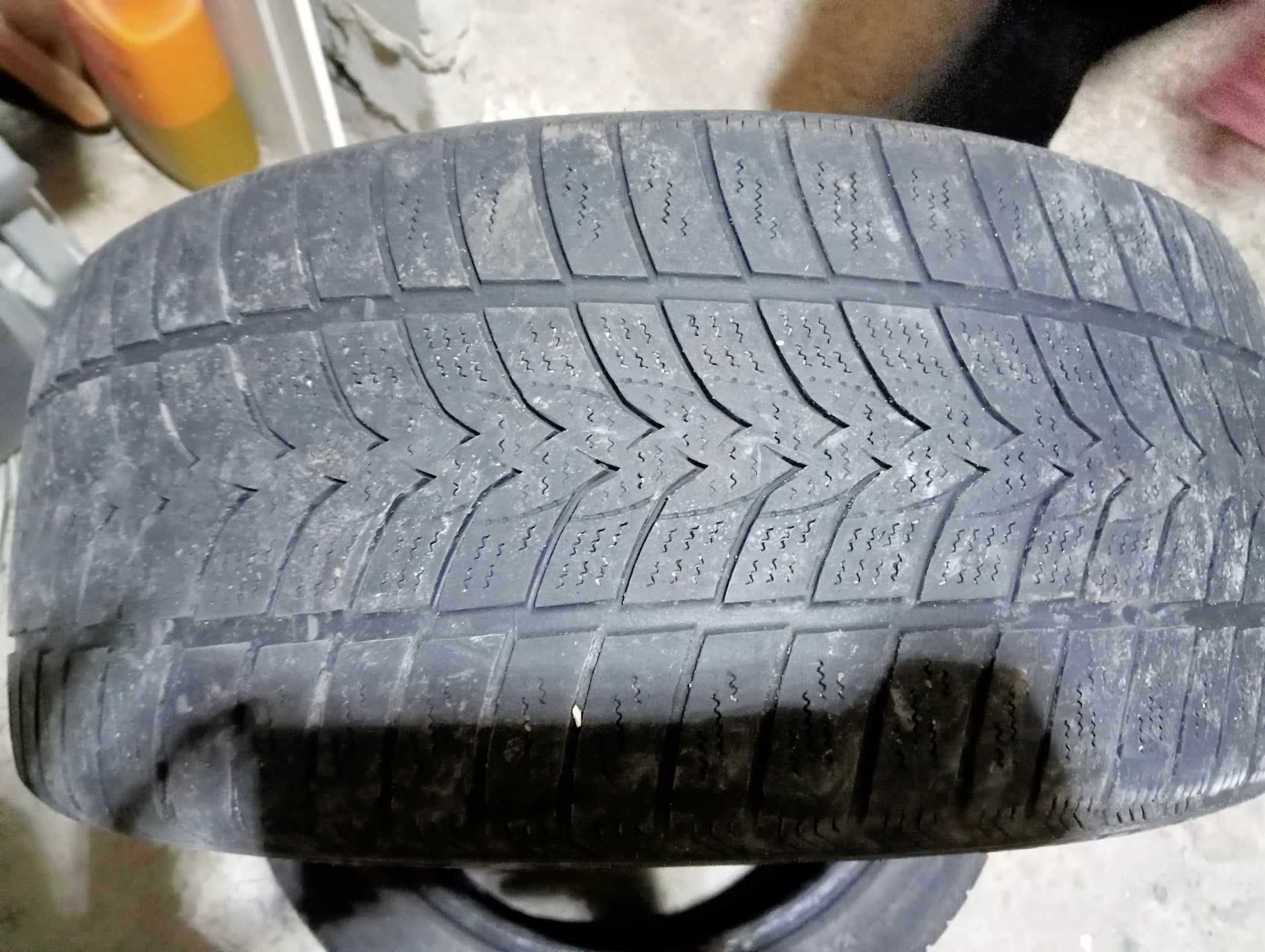 2× Imperial Snowdragon UHP 225/45R17