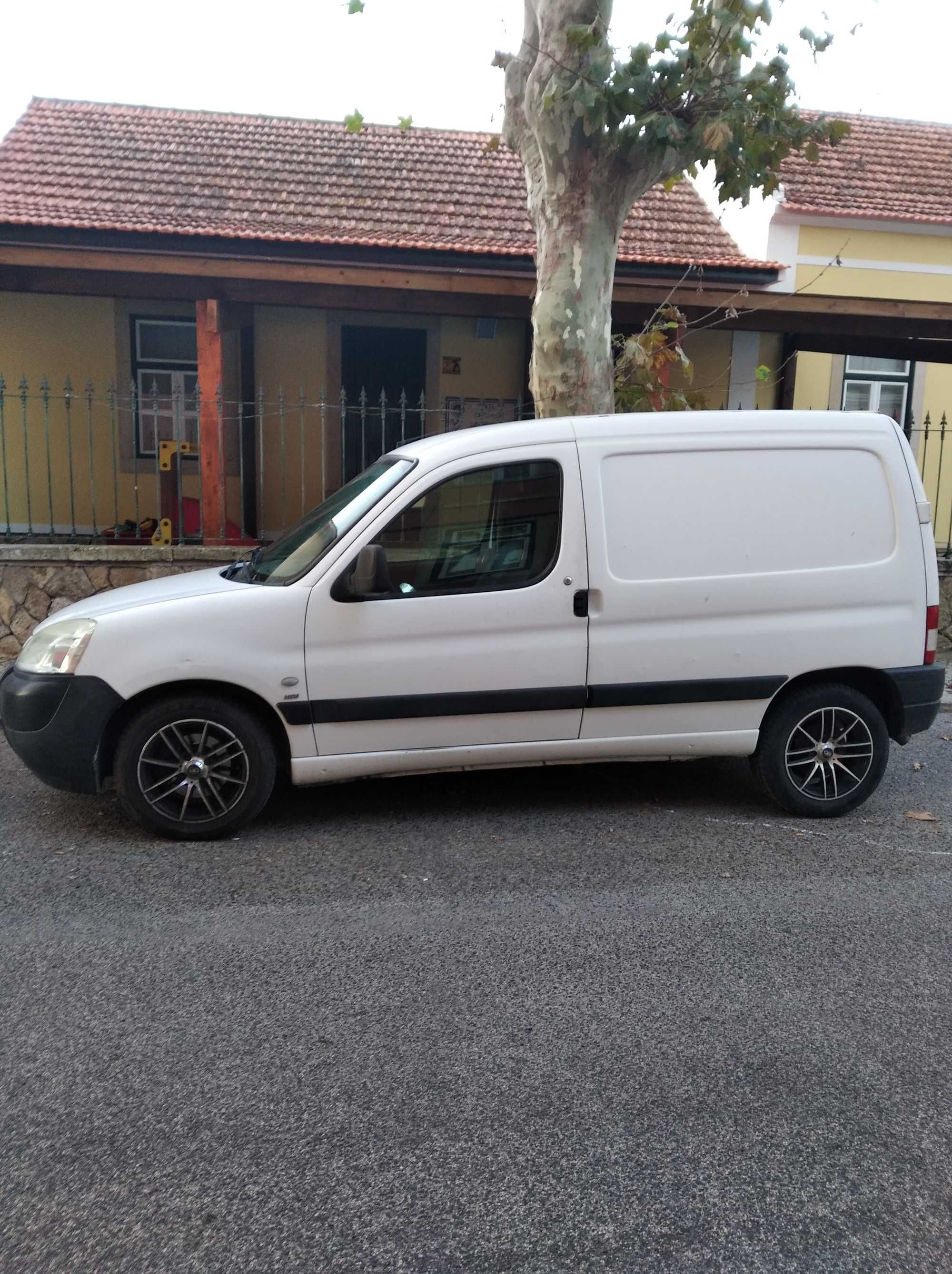 Vende-se Carrinha Peugeot Partner 2.0 HDI, usada.