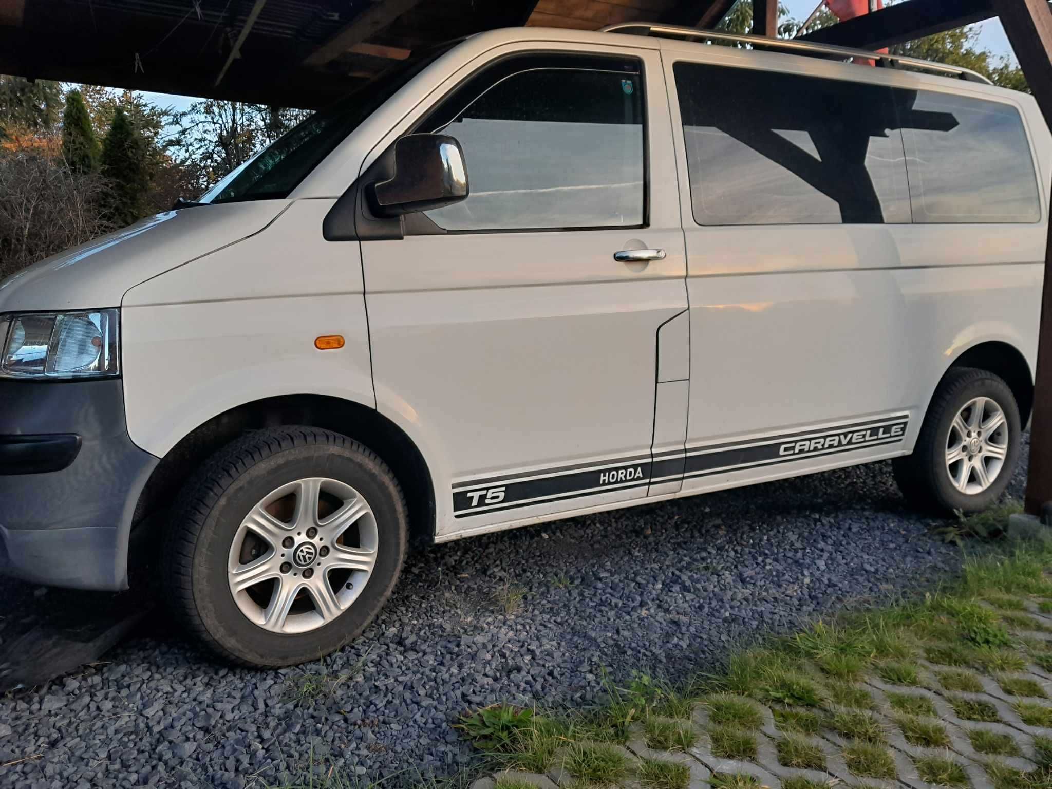 VW T- 5  Caravelle