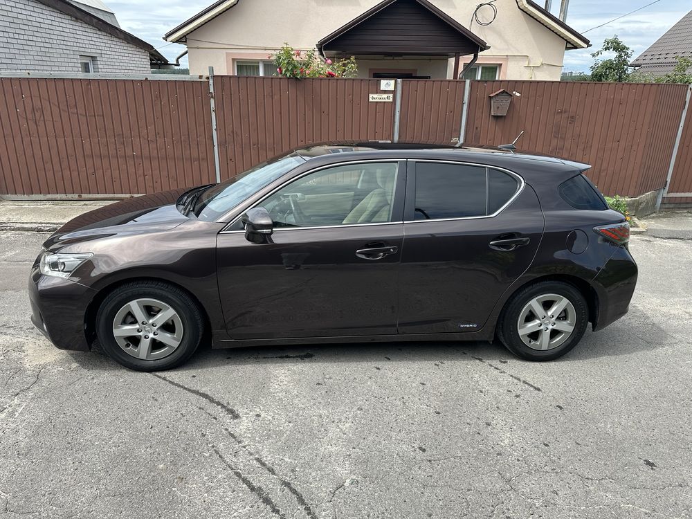 Lexus CT200H 2012 рік 1.8 гібрид