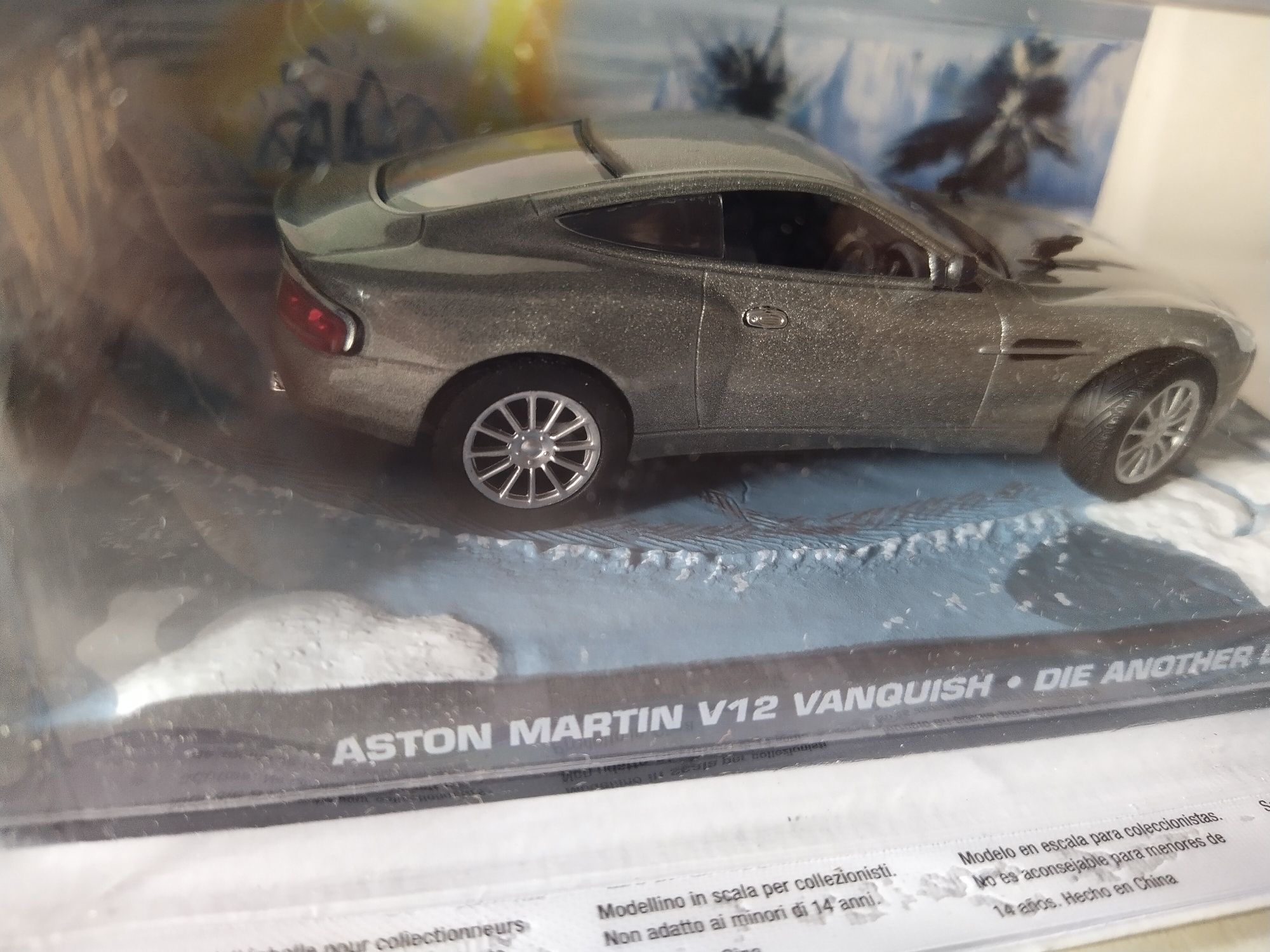 Aston Martin V12 Vanquish James Bond collection Skala 1:43