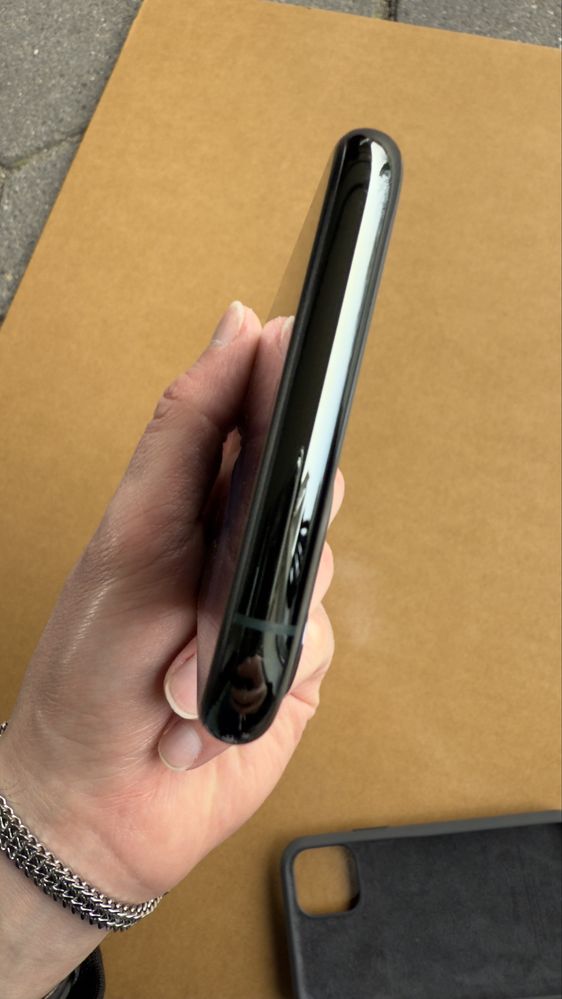 IPhone 11 Pro + Capa carregadora original