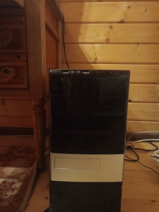 Продам ігровий пк в комплект іде монітор та мишка та клавіатура