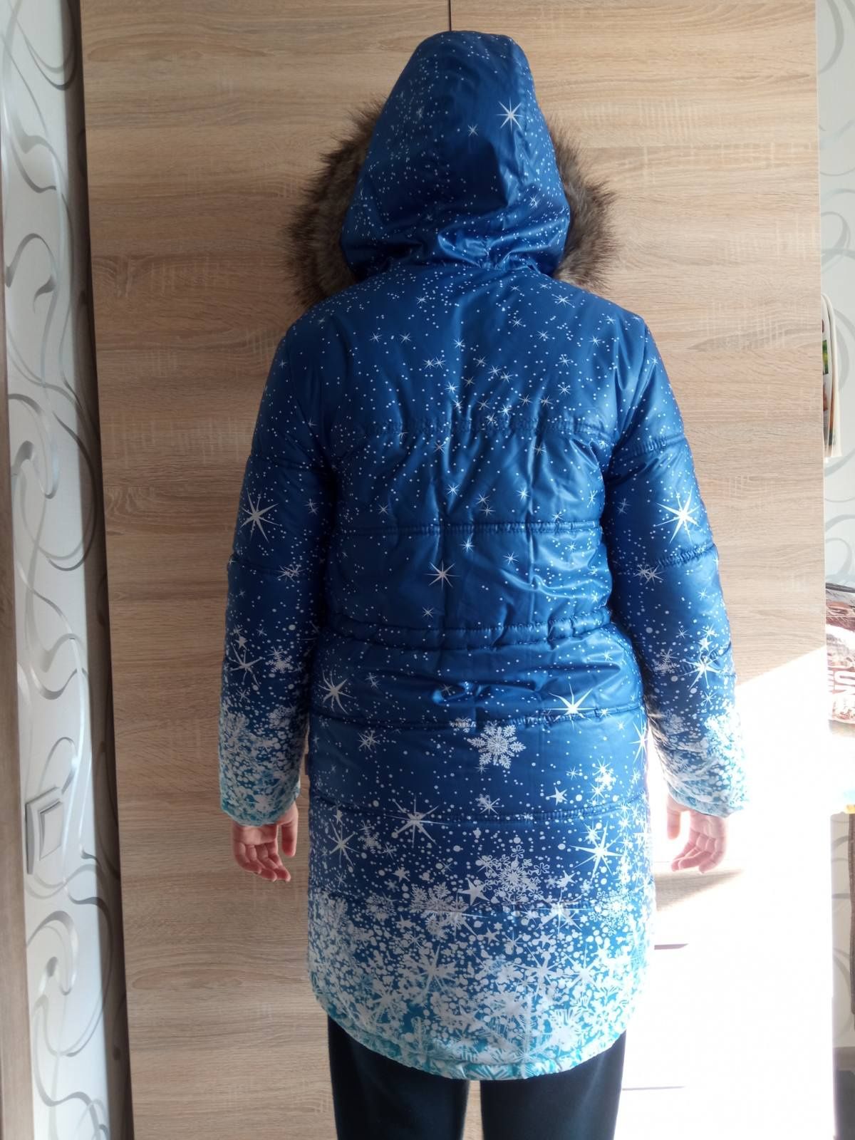 Продам зимнюю термо  куртку парку на девочку 8-11 лет