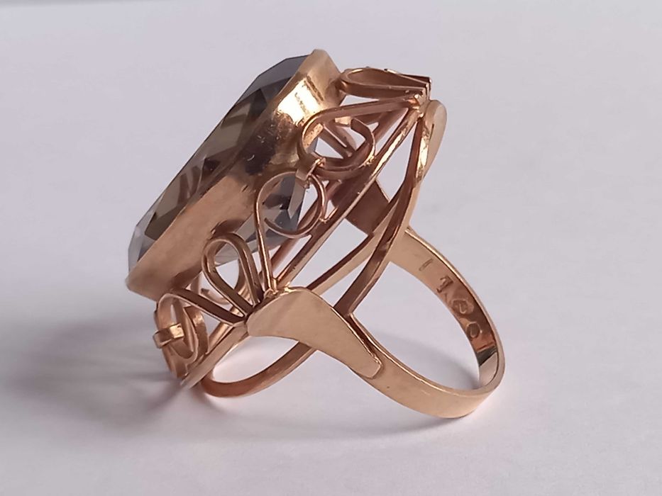 Pierścionek z topazem, złoto 14K, rozmiar 15, 11,8gram, lata 60,70-te