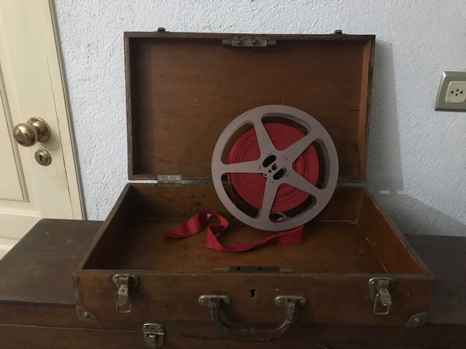 Mala de madeira e mala de tecido e pele sintetica