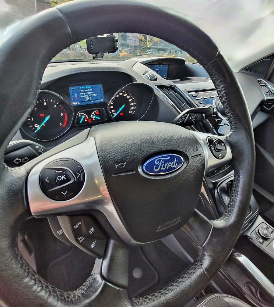 Ford kuga 2.0diesel 4x4 Panorama Bogate wyposażenie Faktury na naprawy
