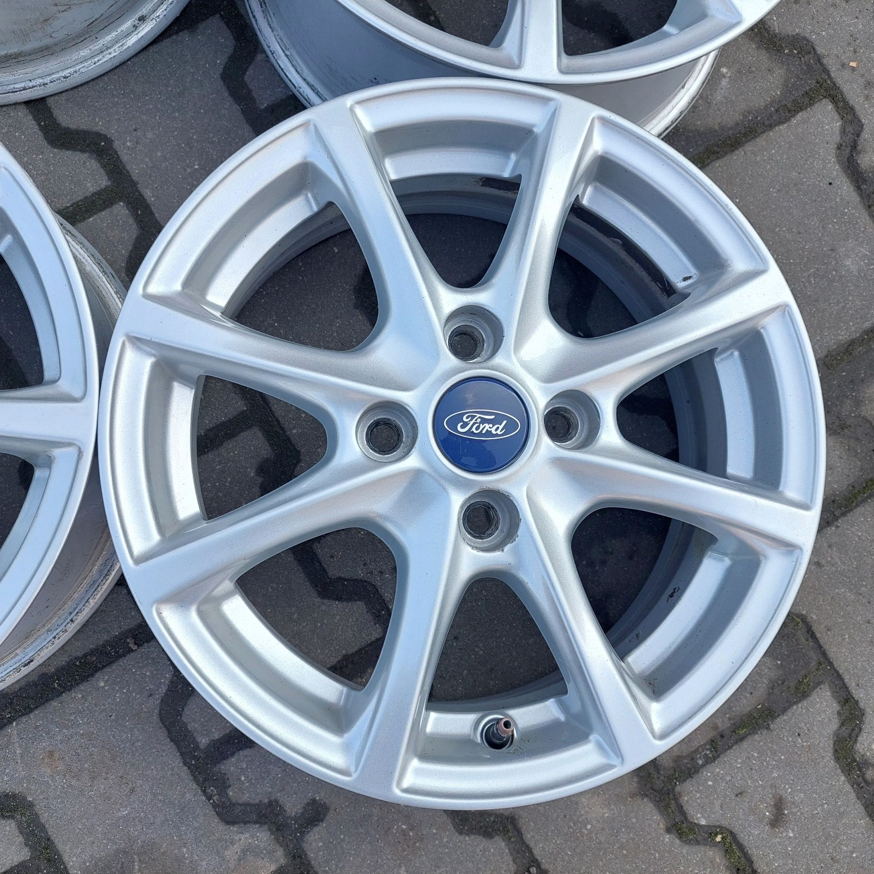 Felgi aluminiowe 15 cali 4x108  et 45 Ford  Fiesta  B-Max EcoSport
