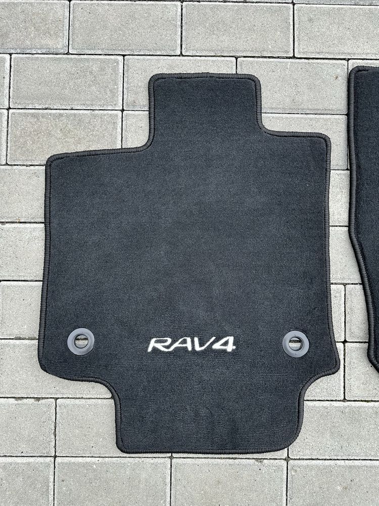 Повністю нові коврики Toyota Rav4