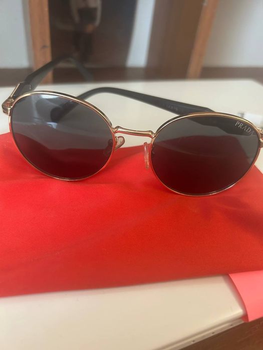 Продам солнцезащитные очки Prada