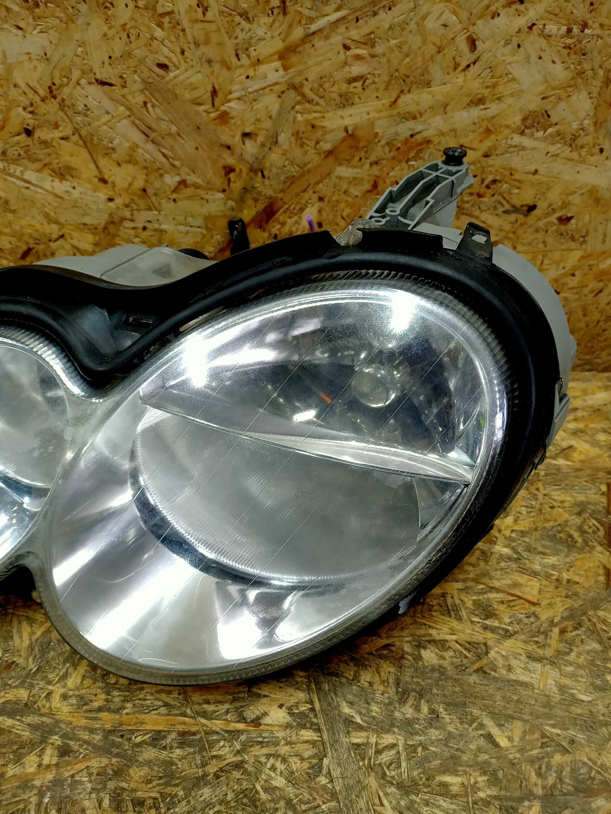 Mercedes W209 CLK lampa lewa przód przednia oryginał Anglik UK