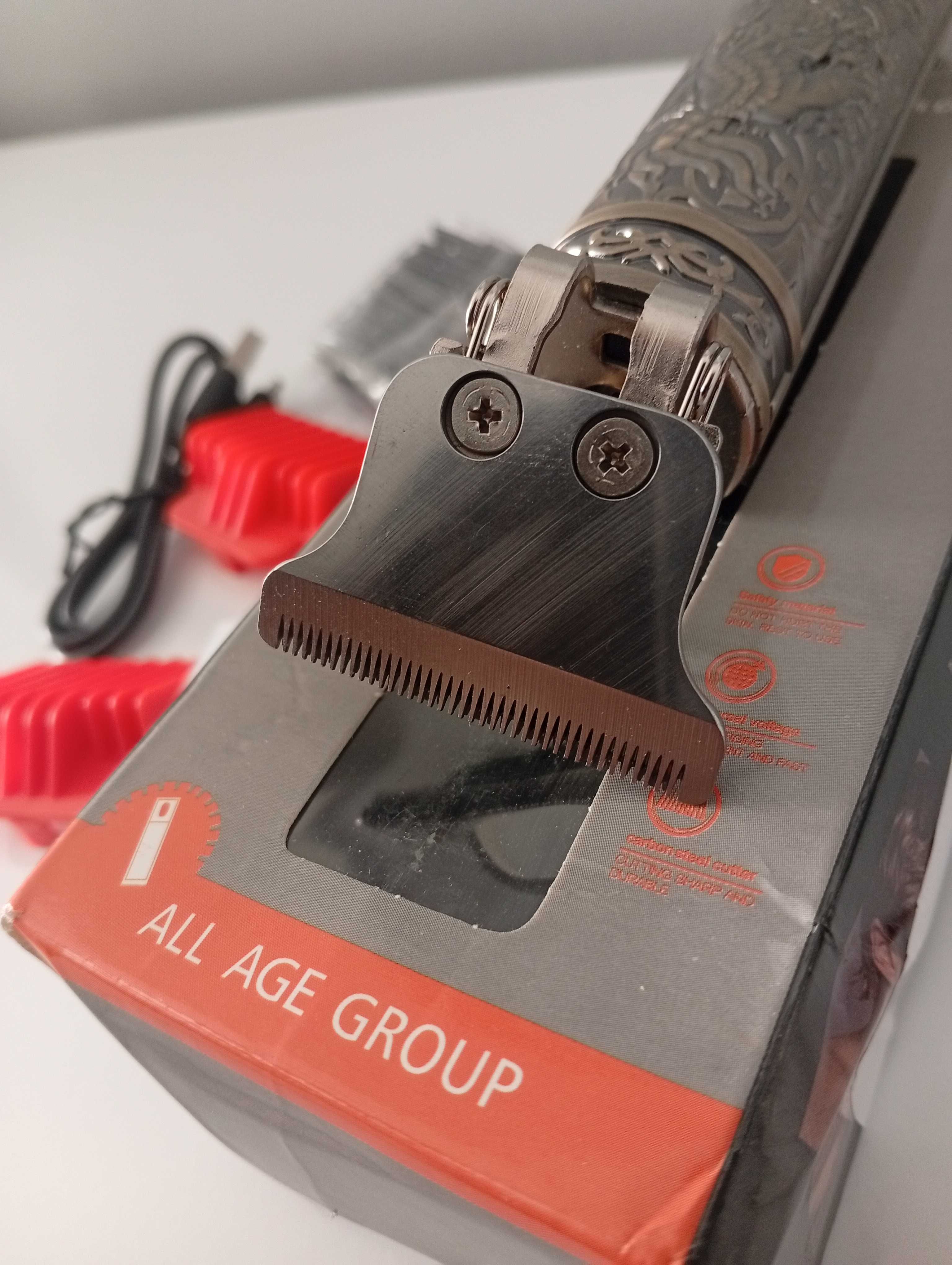 Máquina aparador de cabelo barba Novo