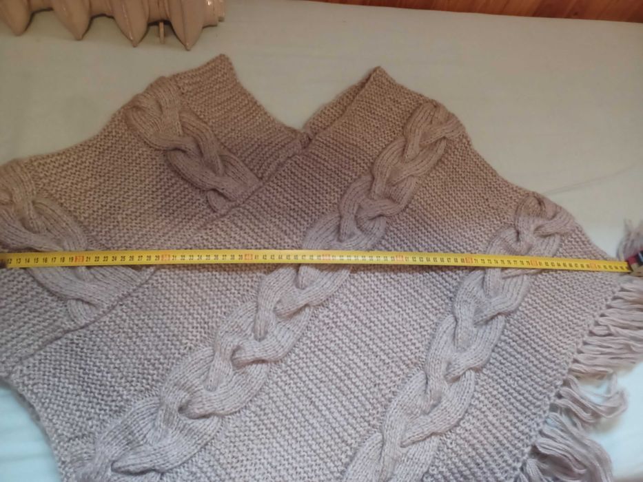 Piękne ponczo robione na drutach.