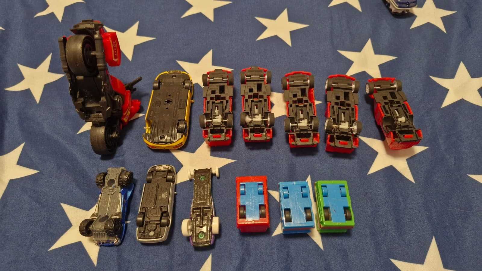 Lote de 26 carrinhos – alguns inteiros, outros para peças