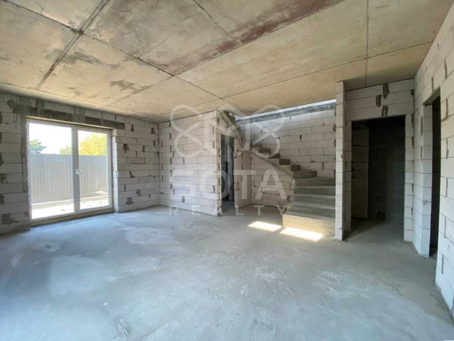 Будинок дуплекс перша лінія Дніпра Осокорки неподалік Sky River