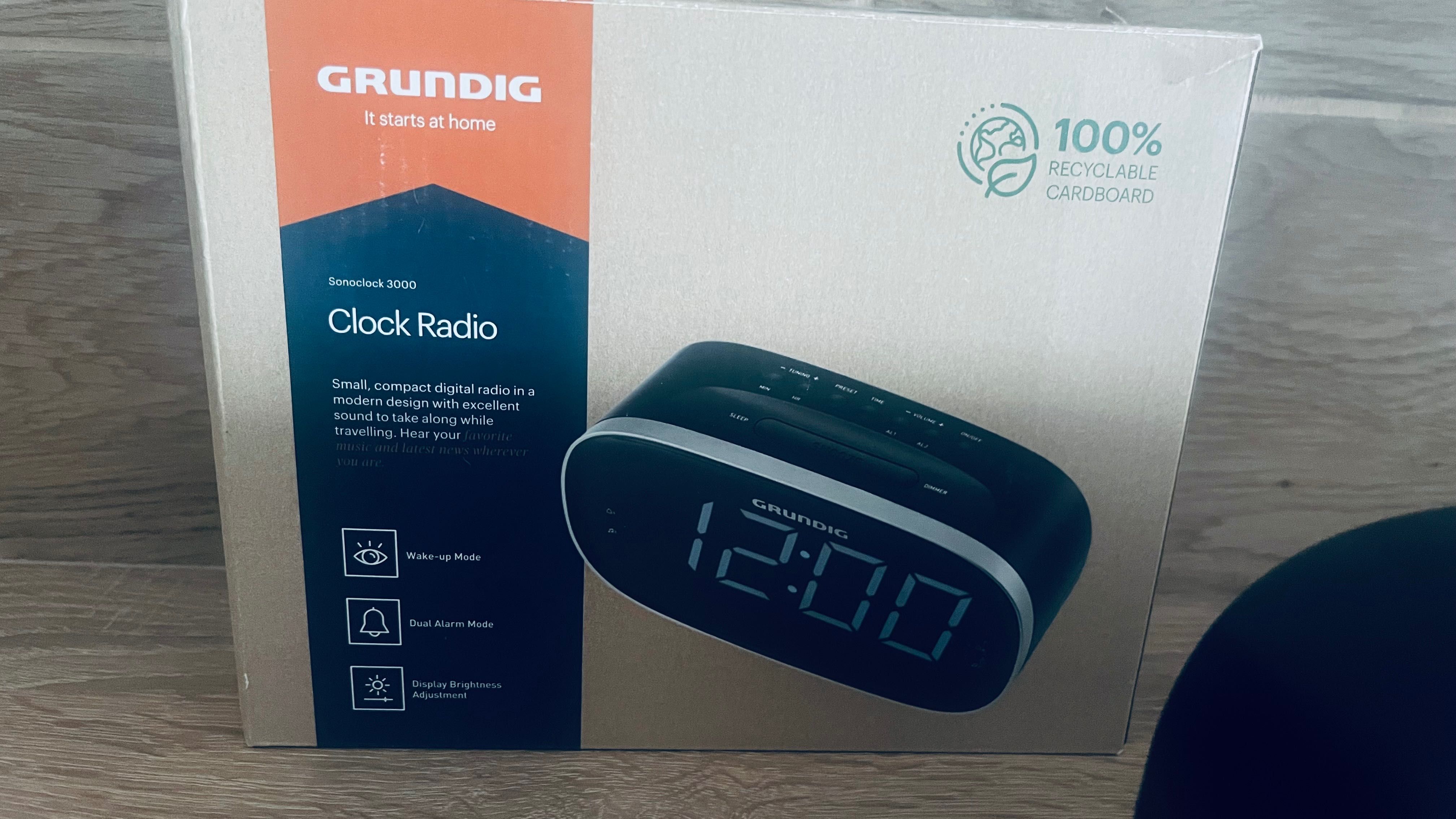 Radio sieciowo-bateryjne. Zegarek. Grundig