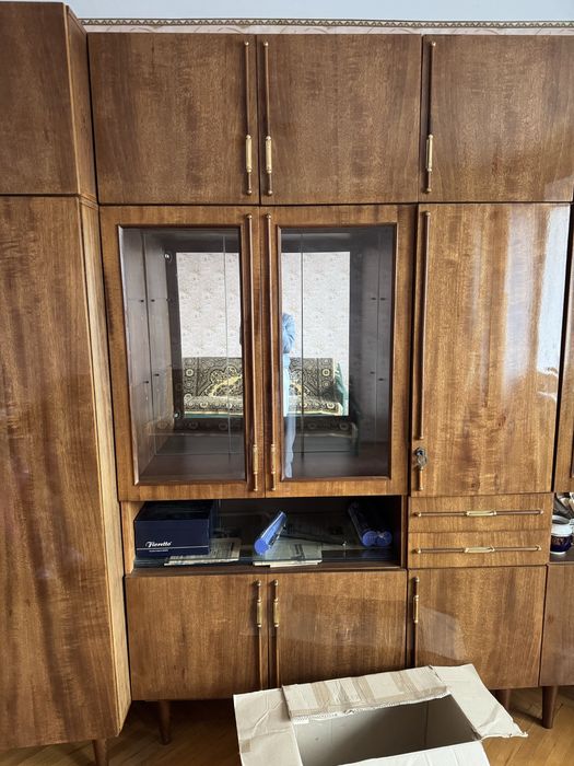 Меблева стінка, шафа в кімнату