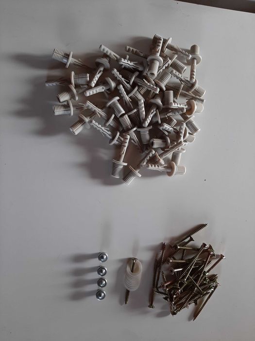 Zestaw do montażu stopni drewnianych kołki wkręty znaczniki podkładki