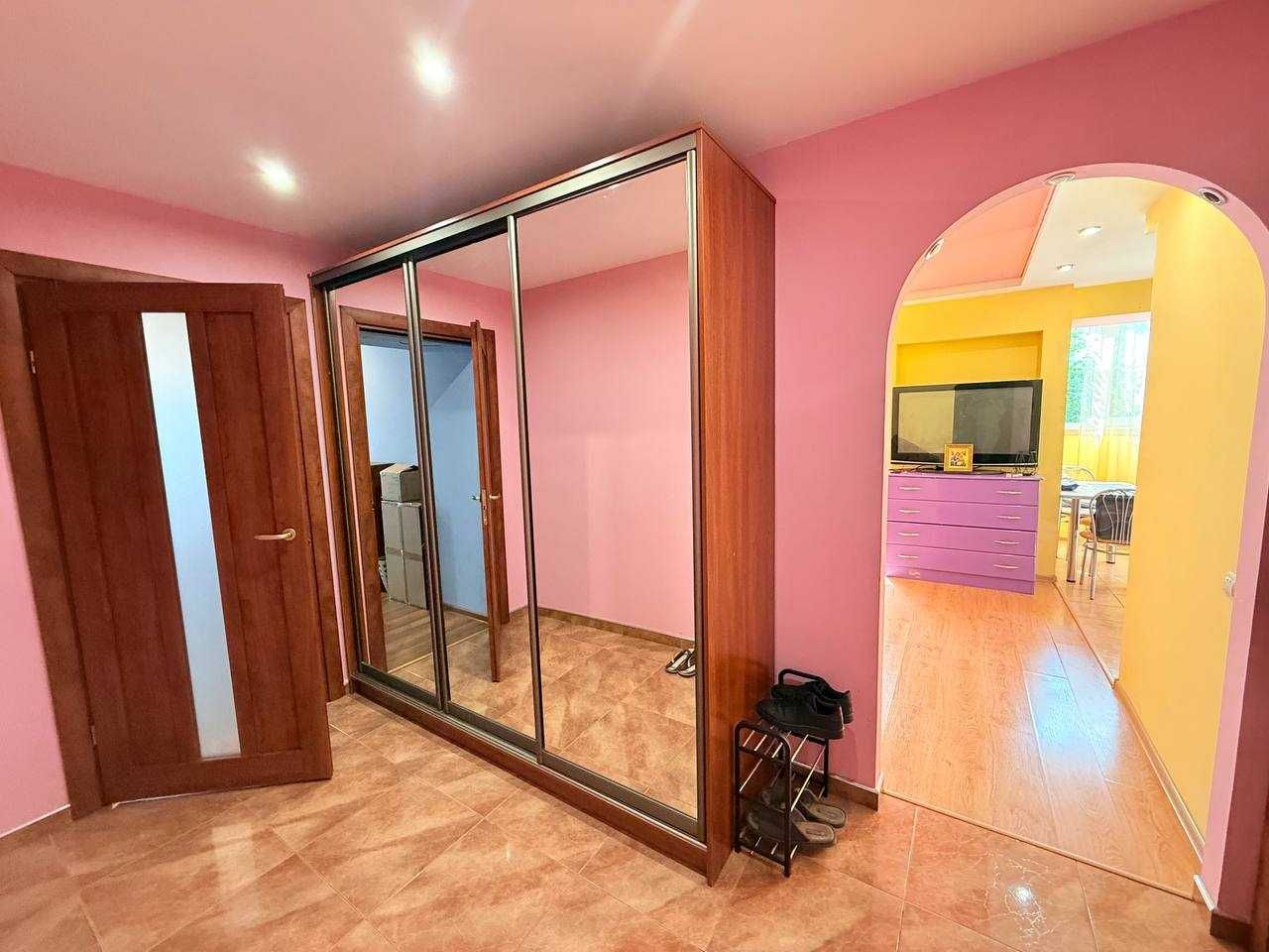 Продаж 3 кім,квартири,вул.Стрийська (кухня-вітальня), 2-й пов.,65м.кв.