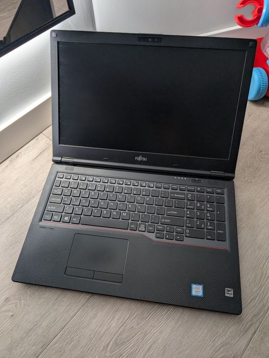 Ноутбук Fujitsu Lifebook E558 i5-8250u 4ядра 8/256gb sdd HD Japan