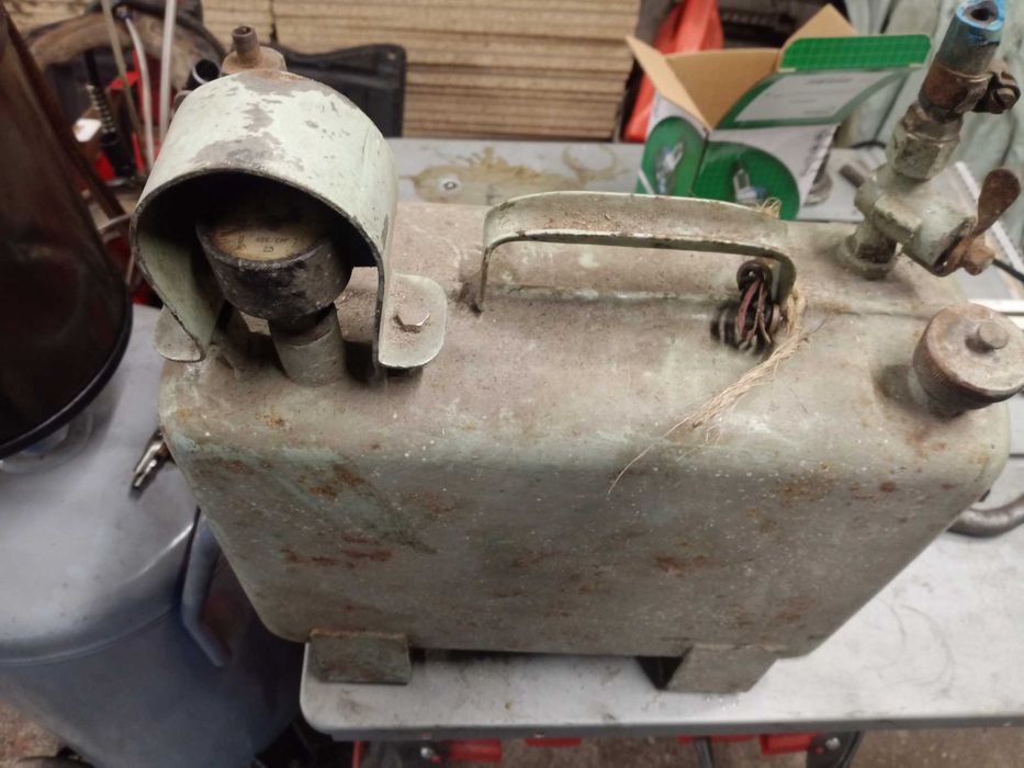 Zbiornik paliwa kuchni polowej z zaworami