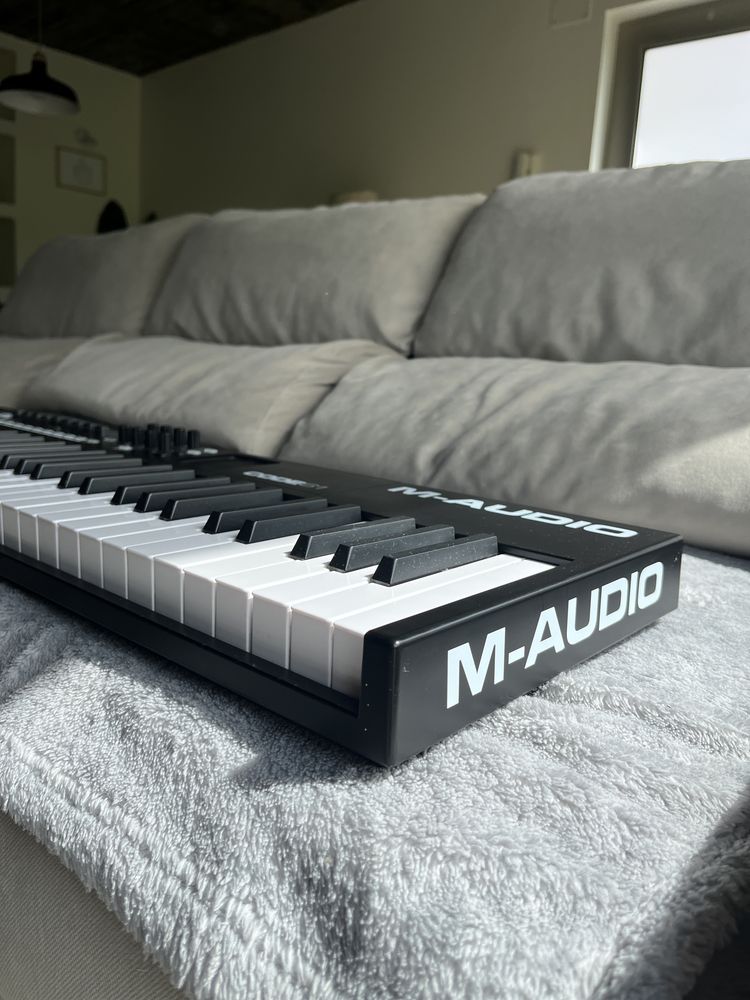 Teclado MIDI - M-Audio code 61
