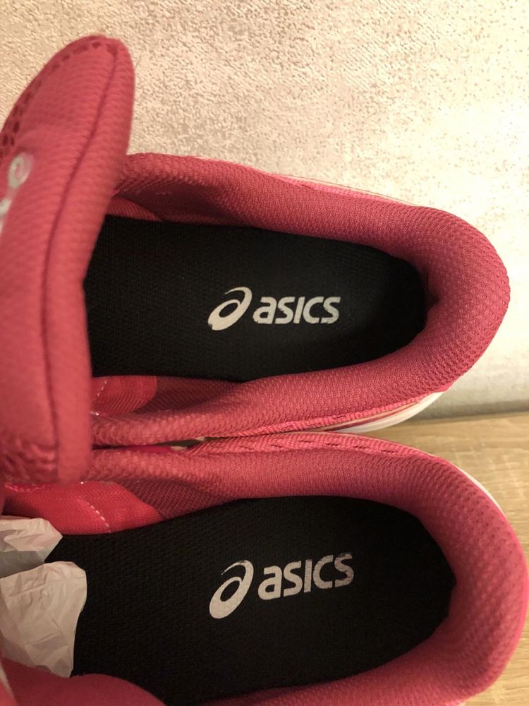 Кроссовки ASICS 40 размер стелька 25,4 см