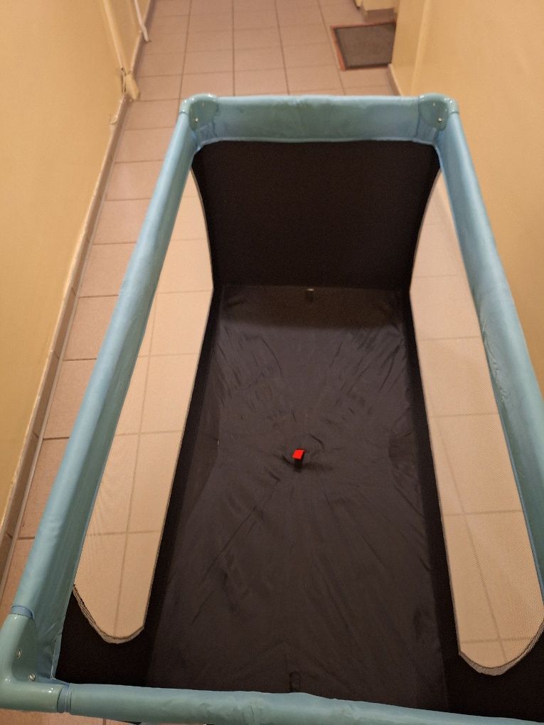 Smiki, łóżeczko turystyczne, czarne