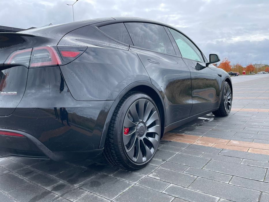 Tesla Model Y Performance  Одесса,Интересует обменна квартиру в Одессе