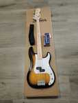 Baixo Squier Precision Bass 4 cordas c/ pedaleira  M_Wave