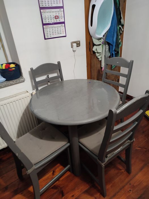 Zestaw stół i krzesła, drewniane